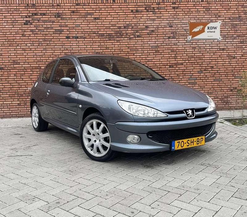 Grijs Gebruikt 2006 Peugeot 206 Hatchback | € 1.845 (Eerlijke prijs) - Afbeelding 1/4