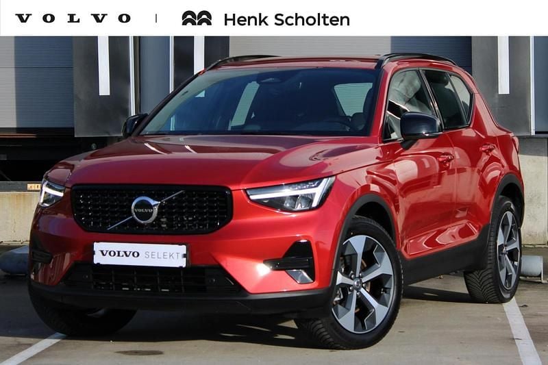 Rood Occasion 2025 Volvo XC40 Plus SUV | € 41.950 (Eerlijke prijs) - Afbeelding 1/4