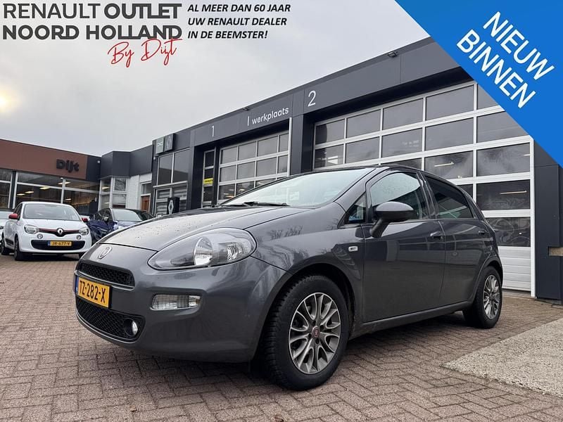 Grijs Occasion 2018 Fiat Punto Hatchback | € 6.545 (Eerlijke prijs) - Afbeelding 1/4
