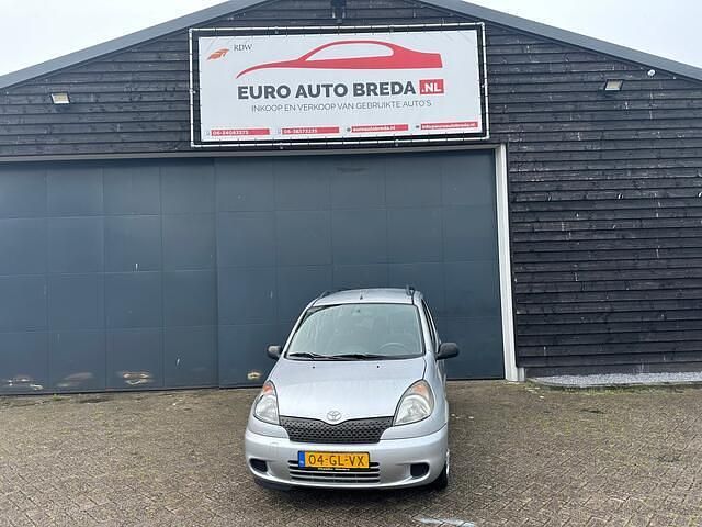 Grijs Occasion 2001 Toyota Yaris Sol Stationwagen | € 2.750 (Eerlijke prijs) - Afbeelding 1/4
