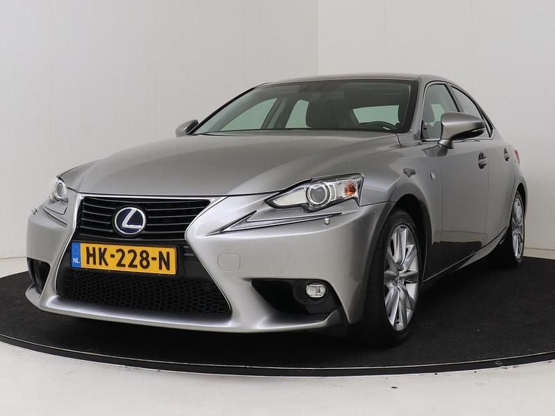 Grijs Gebruikt 2016 Lexus IS300h Sedan | € 19.950 (Eerlijke prijs) - Afbeelding 1/4