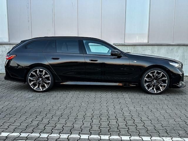 Occasion BMW 520 Performance 2025 Zwart (metallic) Stationwagen