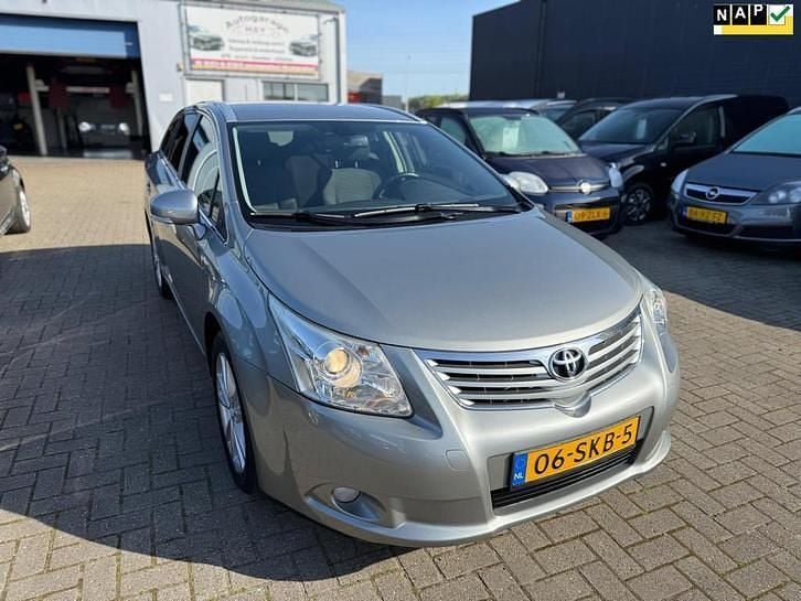 Grijs Gebruikt 2011 Toyota Avensis Business Edition Stationwagen | € 6.700 (Eerlijke prijs) - Afbeelding 1/4