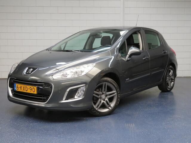 Grijs, metallic lak Gebruikt 2013 Peugeot 308 Sportium Hatchback | € 6.999 (Eerlijke prijs) - Afbeelding 1/4
