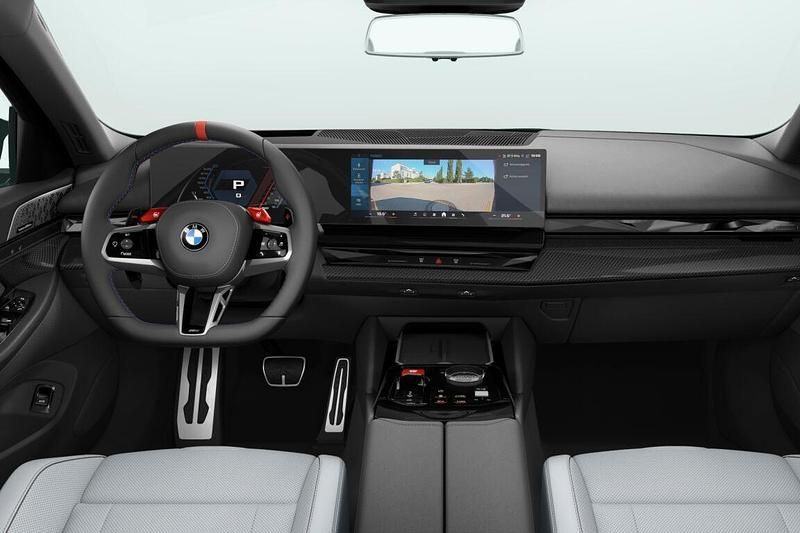 Nieuw BMW M5 727 PK (534 kW) 2026 Sophistograu brillianteffect metallic (grijs metallic) Stationwagen