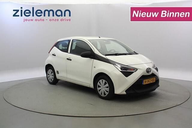 Wit Gebruikt 2020 Toyota Aygo Hatchback | € 7.845 (Goede deal) - Afbeelding 1/4