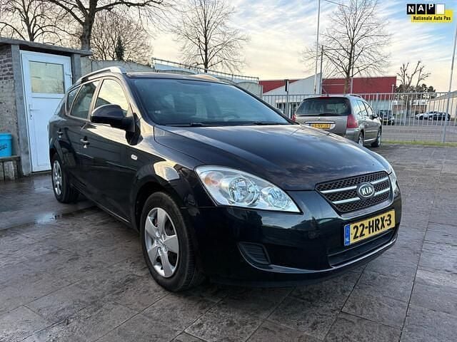 Zwart Gebruikt 2009 Kia Ceed Hatchback | € 2.995 (Eerlijke prijs) - Afbeelding 1/4