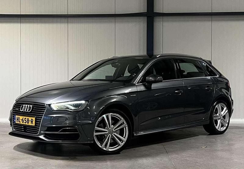 Grijs Gebruikt 2015 Audi A3 Sportback e-tron S-Line Hatchback | € 9.900 (Eerlijke prijs) - Afbeelding 1/4