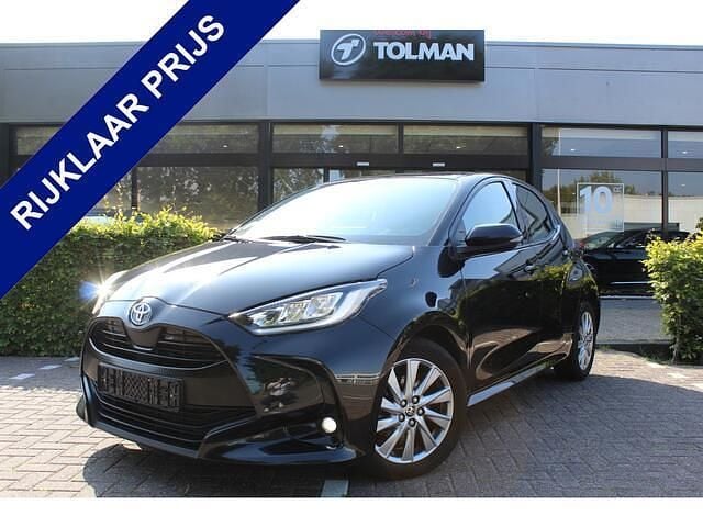 Zwart, metallic lak Gebruikt 2022 Toyota Yaris Hatchback | € 22.450 (Eerlijke prijs) - Afbeelding 1/4