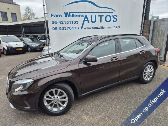 Bruin, metallic lak Gebruikt 2015 Mercedes GLA200 Ambition SUV | € 14.941 (Super prijs) - Afbeelding 1/4