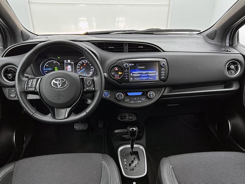 Occasion Toyota Yaris Hybrid Executive 99 PK (72 kW) 2017 Grijs Hatchback