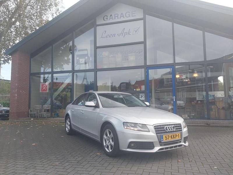 Grijs (metallic) Gebruikt 2010 Audi A4 Proline Sedan | € 7.900 (Eerlijke prijs) - Afbeelding 1/4