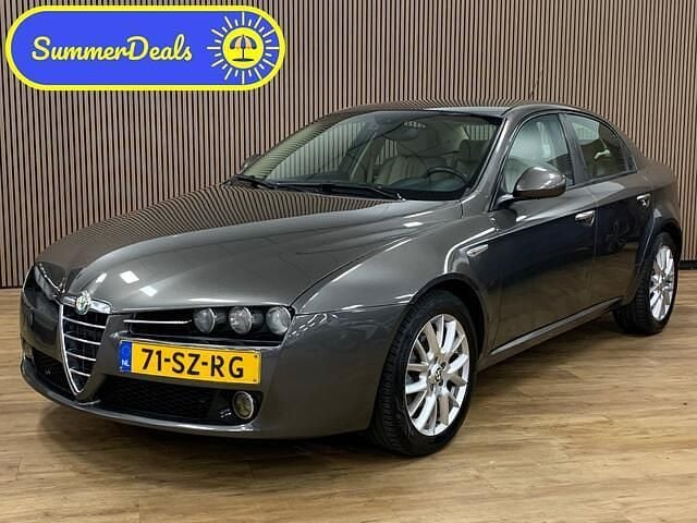Grijs Gebruikt 2006 Alfa Romeo 159 Distinctive Sedan | € 3.445 (Eerlijke prijs) - Afbeelding 1/4