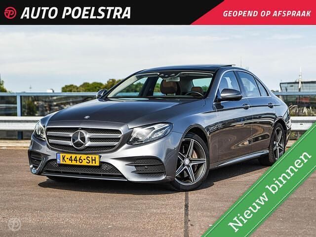 Grijs Gebruikt 2016 Mercedes E220 Prestige Sedan | € 24.950 (Eerlijke prijs) - Afbeelding 1/4