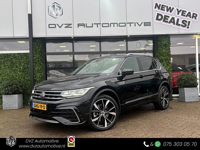 Grijs Occasion 2025 VW Tiguan Business+ SUV | € 34.950 (Goede deal) - Afbeelding 1/4