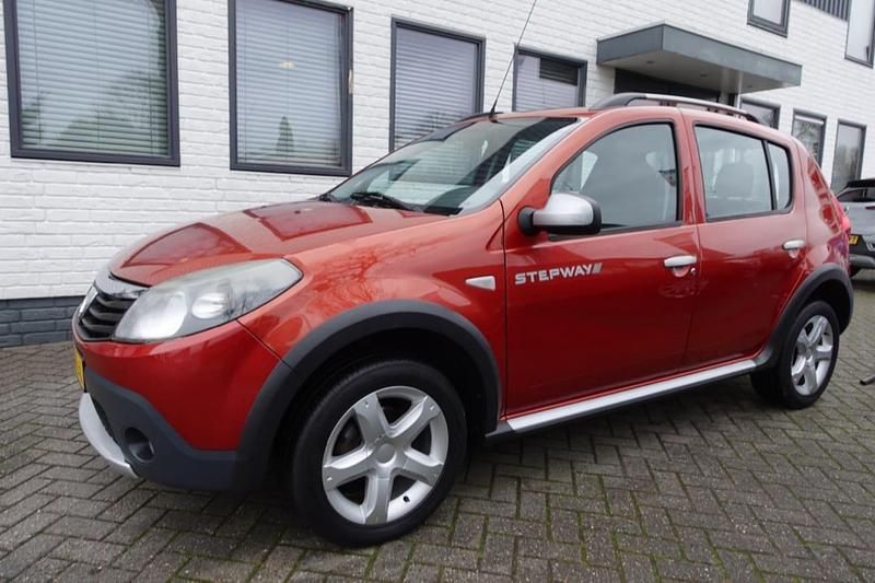 Rood Gebruikt 2011 Dacia Sandero Stepway Hatchback | € 2.950 (Goede deal) - Afbeelding 1/4