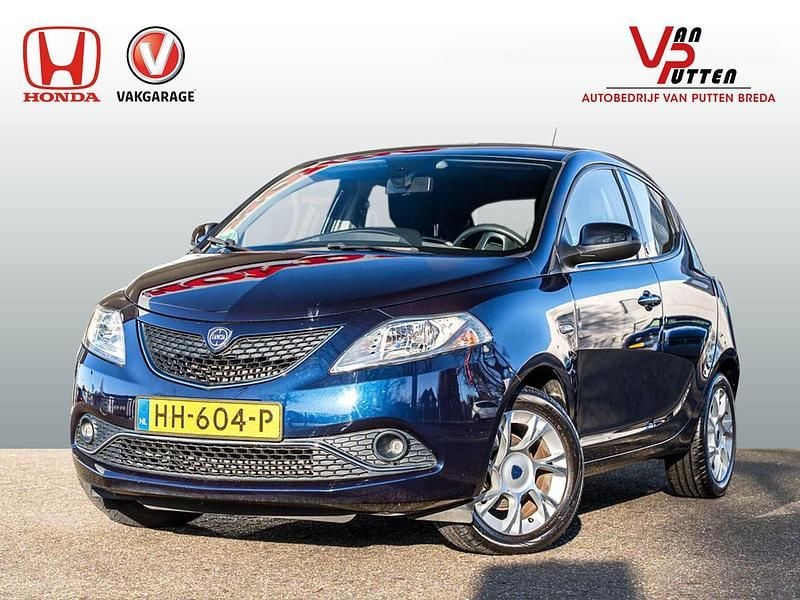 Occasion Lancia Ypsilon 84 PK (61 kW) 2015 Blauw (metallic) Hatchback