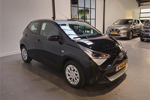 Occasion Toyota Aygo X-play 74 PK (54 kW) 2022 Zwart (mat) Hatchback