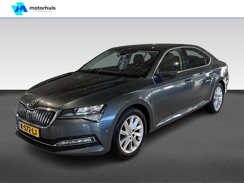 Grijs Gebruikt 2021 Skoda Superb Business Line Hatchback | € 20.990 (Goede deal) - Afbeelding 1/4