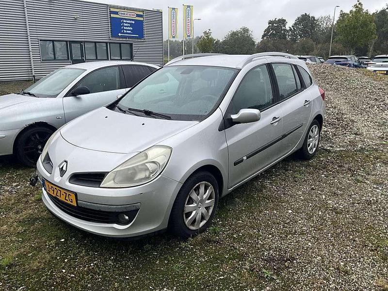 Grijs Gebruikt 2008 Renault Clio II Authentique Hatchback | € 1.000 (Goede deal) - Afbeelding 1/4