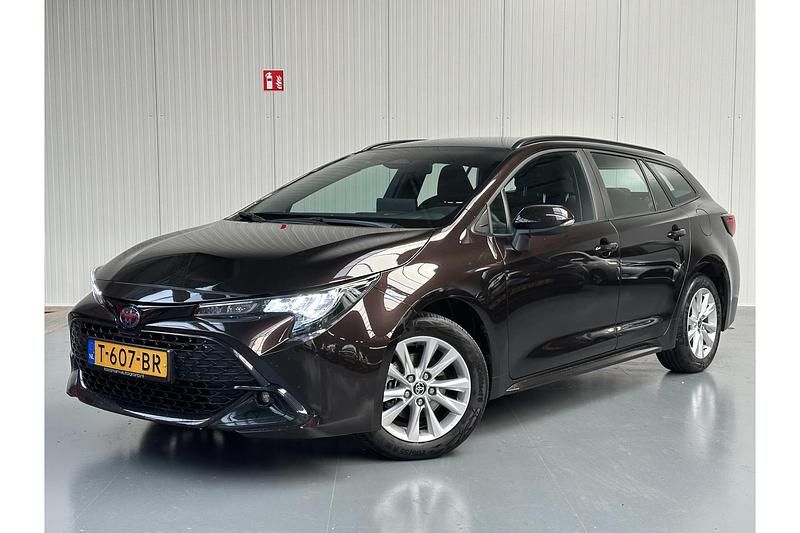 Bruin Gebruikt 2023 Toyota Corolla Active Stationwagen | € 29.799 (Iets duurder) - Afbeelding 1/1