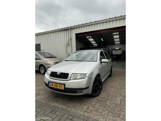 Grijs Gebruikt 2001 Skoda Fabia Hatchback | € 2.250 (Eerlijke prijs) - Afbeelding 1/4
