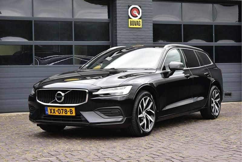 Zwart Gebruikt 2019 Volvo V60 Momentum Stationwagen | € 27.450 (Eerlijke prijs) - Afbeelding 1/4