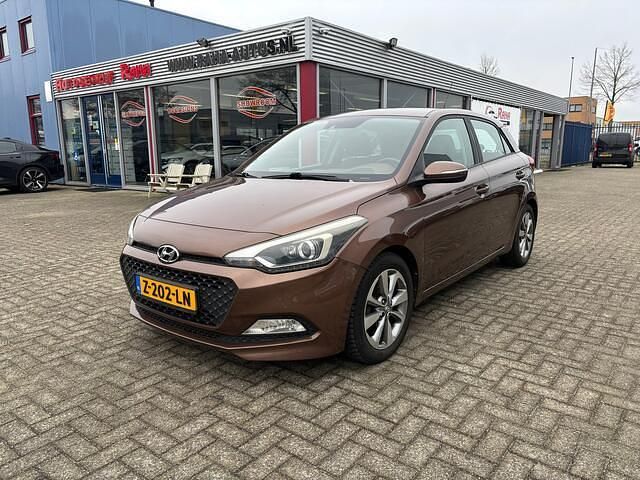 Bruin Occasion 2015 Hyundai i20 Hatchback | € 5.950 (Eerlijke prijs) - Afbeelding 1/4