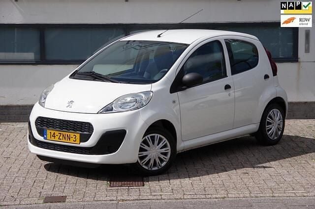 Wit Gebruikt 2013 Peugeot 107 Access Hatchback | € 4.750 (Eerlijke prijs) - Afbeelding 1/4