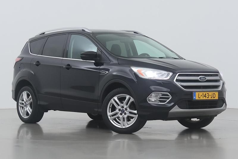 Zwart Occasion 2017 Ford Kuga Titanium SUV | € 11.400 (Goede deal) - Afbeelding 1/1