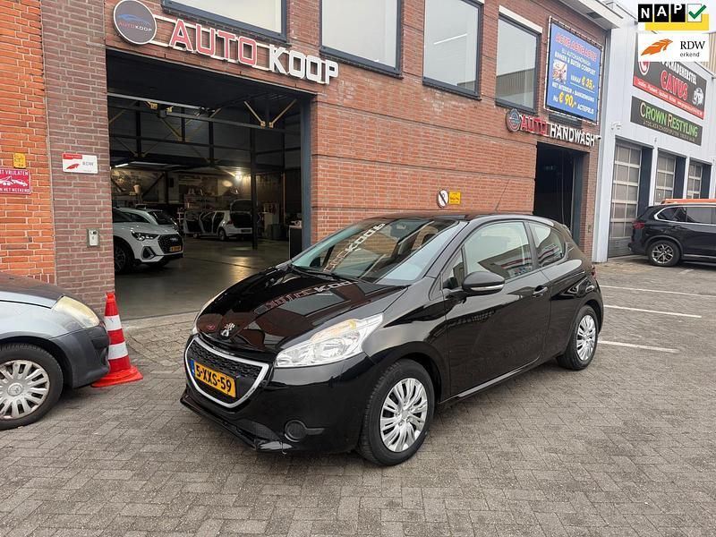 Zwart Gebruikt 2014 Peugeot 208 Access Hatchback | € 2.950 (Eerlijke prijs) - Afbeelding 1/4