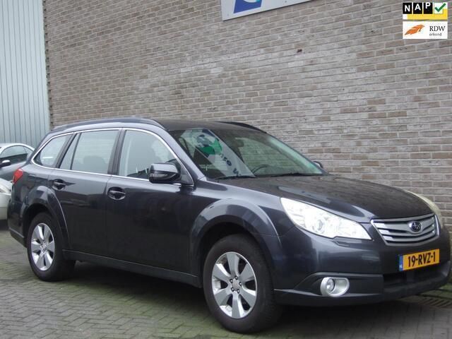 Grijs, metallic lak Gebruikt 2011 Subaru Outback SUV | € 8.950 - Afbeelding 1/4
