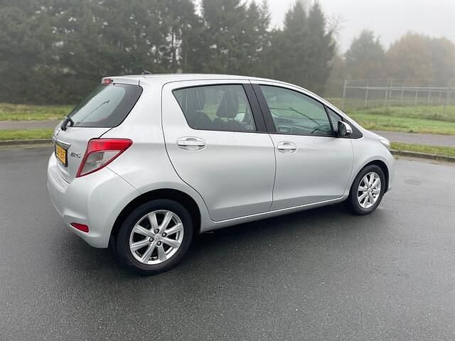 Occasion Toyota Yaris Comfort 69 PK (50 kW) 2012 Zilver (metallic) Hatchback