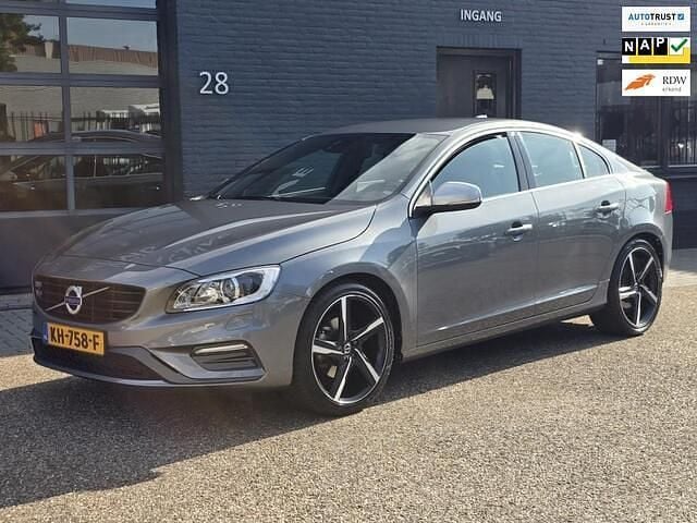 Grijs Gebruikt 2016 Volvo S60 R-Design Sedan | € 17.950 (Eerlijke prijs) - Afbeelding 1/4