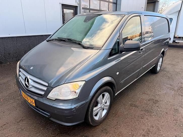 Grijs (metallic) Occasion 2011 Mercedes 320 Sedan | € 6.450 (Goede deal) - Afbeelding 1/4