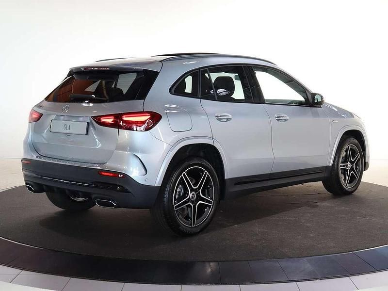 Occasion Mercedes GLA250 Business 163 PK (119 kW) 2025 Zilver SUV
