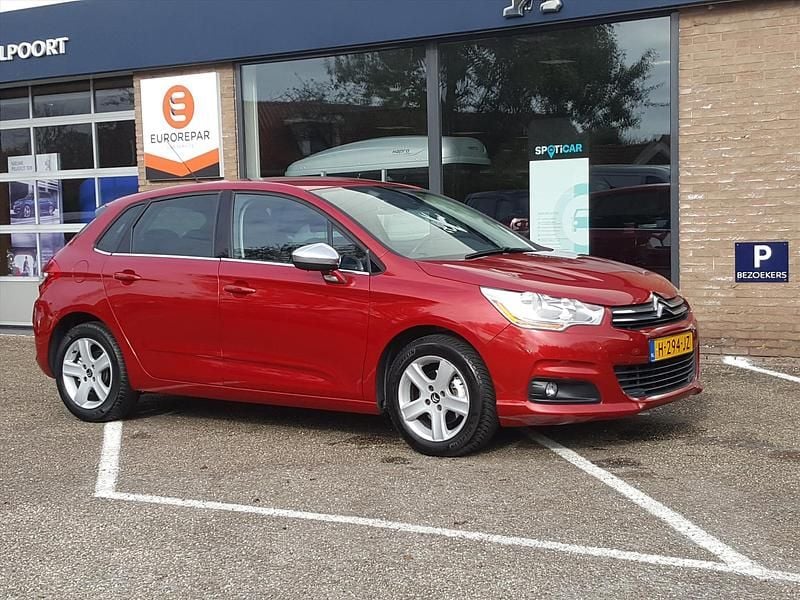 Rood Gebruikt 2014 Citroën C4 Hatchback | € 6.400 (Eerlijke prijs) - Afbeelding 1/4