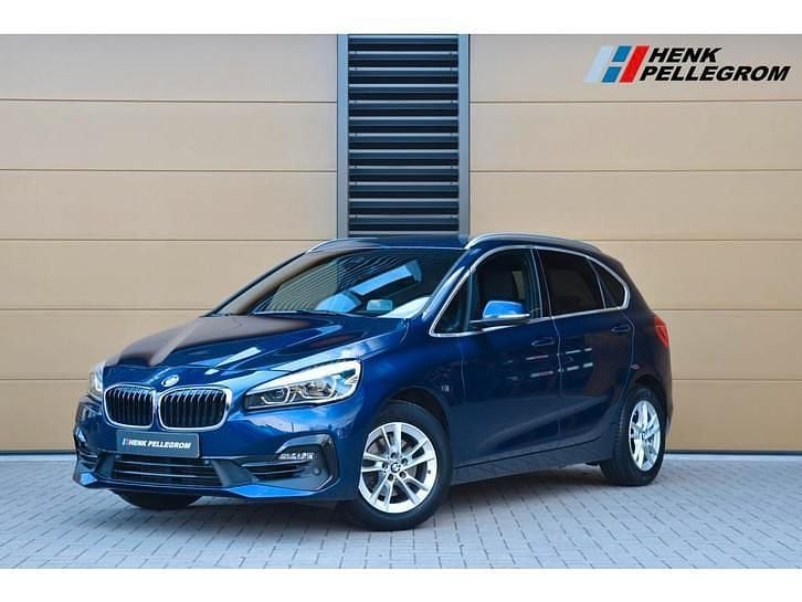Blauw Gebruikt 2019 BMW 218 Executive Stationwagen | € 17.950 (Goede deal) - Afbeelding 1/4