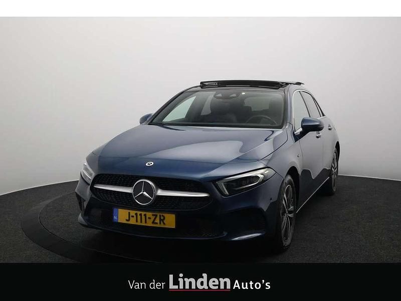 Blauw Gebruikt 2020 Mercedes A250 Business Hatchback | € 28.450 (Eerlijke prijs) - Afbeelding 1/4