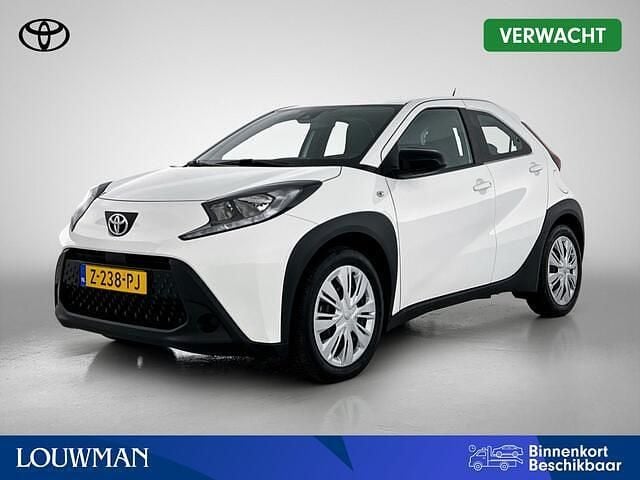 Wit Gebruikt 2024 Toyota Aygo Play Hatchback | € 17.950 (Eerlijke prijs) - Afbeelding 1/3