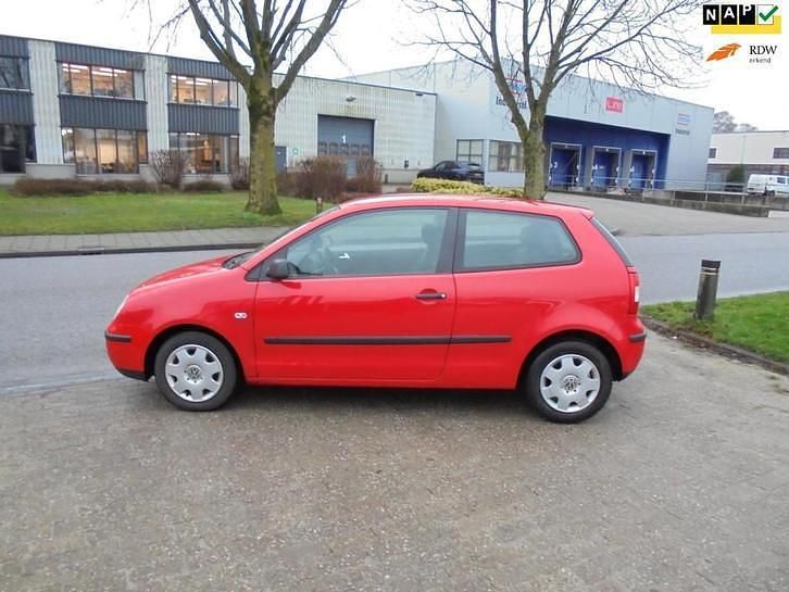 Rood Gebruikt 2002 VW Polo Hatchback | € 1.349 (Goede deal) - Afbeelding 1/4