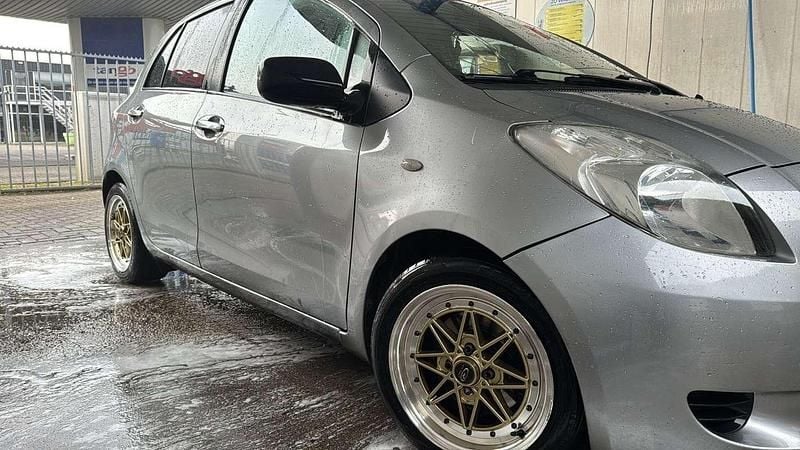 Gebruikt 2006 Toyota Yaris Executive Sedan | € 1.999 (Iets duurder) - Afbeelding 1/4