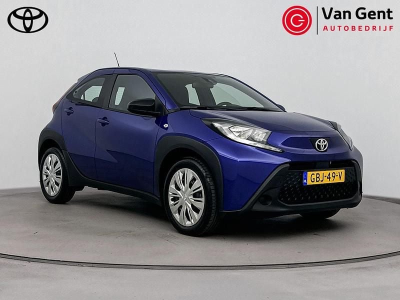 Blauw Gebruikt 2024 Toyota Aygo Play Hatchback | € 18.499 (Eerlijke prijs) - Afbeelding 1/4