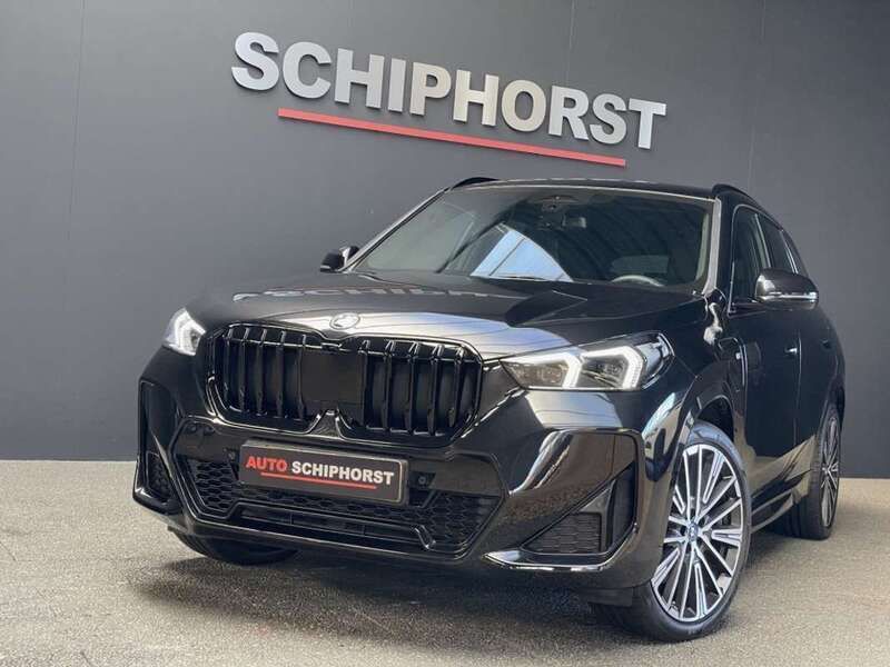 Zwart Gebruikt 2023 BMW X1 M Sport SUV | € 52.500 (Eerlijke prijs) - Afbeelding 1/4