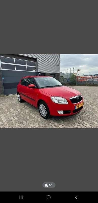 Rood Occasion 2007 Skoda Fabia Ambiente Sedan | € 2.300 (Eerlijke prijs) - Afbeelding 1/4