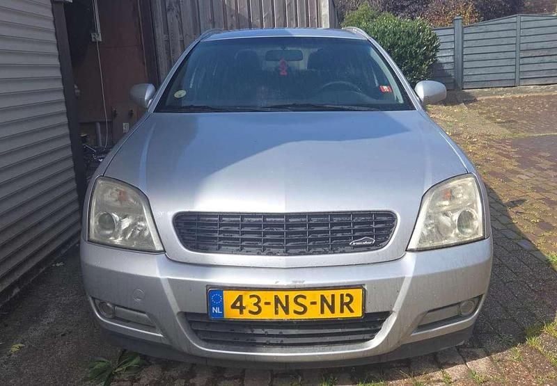 Zilver Gebruikt 2004 Opel Signum Sport Stationwagen | € 750 - Afbeelding 1/4