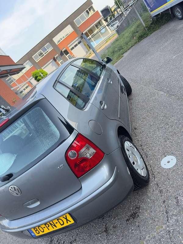 Grijs Gebruikt 2004 VW Polo Hatchback | € 700 (Goede deal) - Afbeelding 1/4