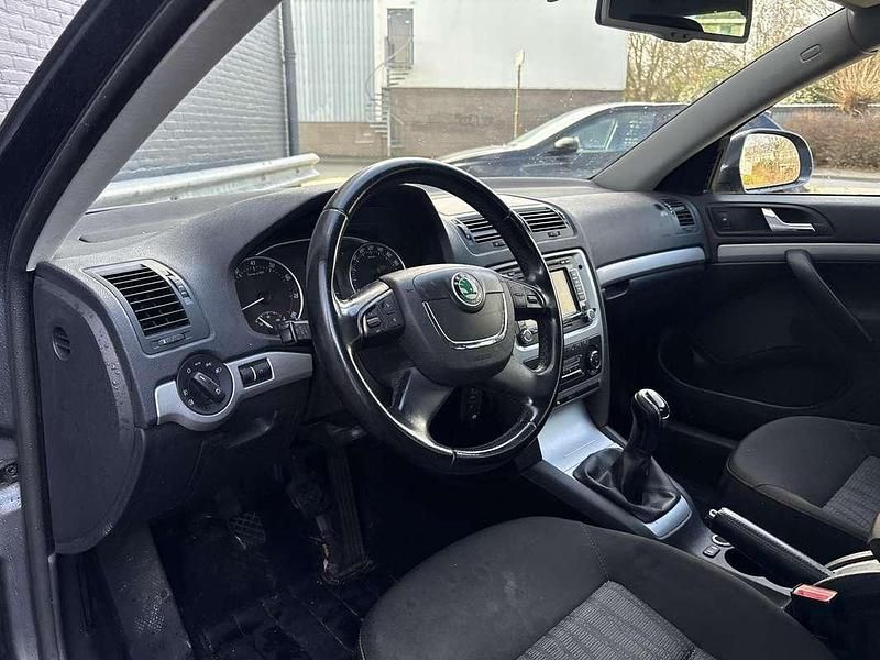 Occasion Skoda Octavia Business Line 105 PK (77 kW) 2011 Grijs Stationwagen