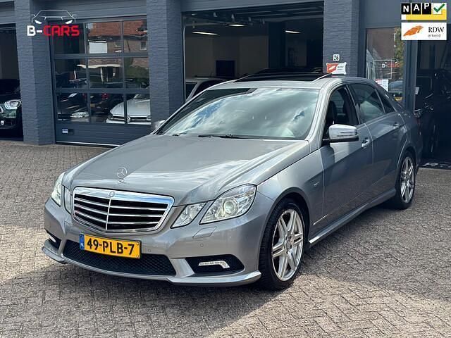 Grijs Gebruikt 2011 Mercedes E200 Avantgarde Sedan | € 11.999 (Duur) - Afbeelding 1/4