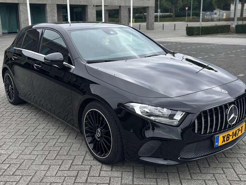Zwart Gebruikt 2018 Mercedes A160 Advantage Sedan | € 18.950 (Eerlijke prijs) - Afbeelding 1/4